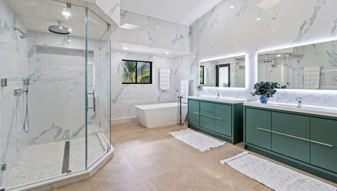 6124 Paradise Point Dr