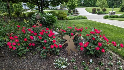 4209 N Oak Pointe Ct NE