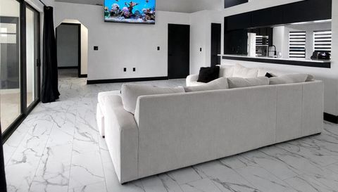 2398 Sweetwater Blvd