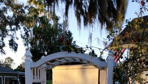 305 LAKESIDE AVENUE