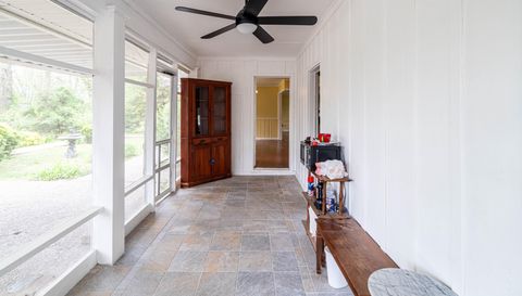 1609 Crestview Dr