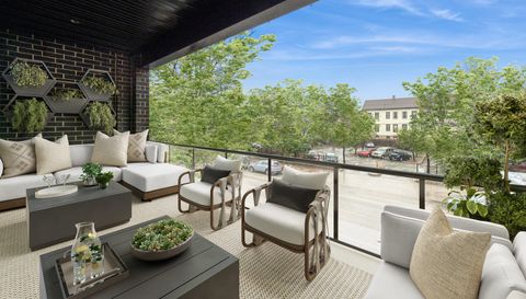 2923 N Southport Avenue