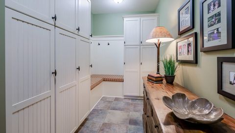 4209 N Oak Pointe Ct NE