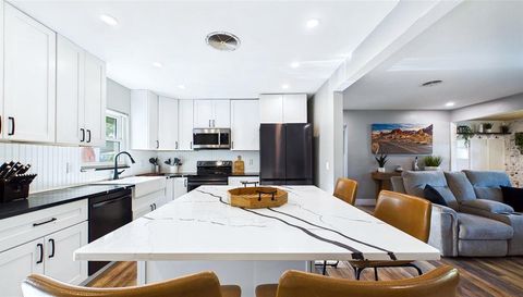 101 N MERCURY AVENUE