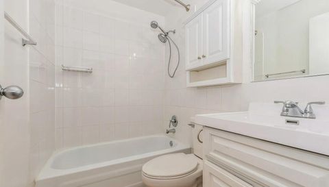 3900 N Pine Grove Ave