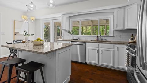 314 Lamplighter Ln SE