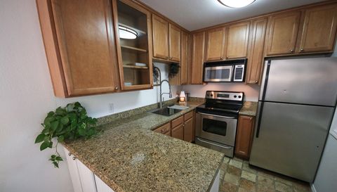 546 Woodside Oaks