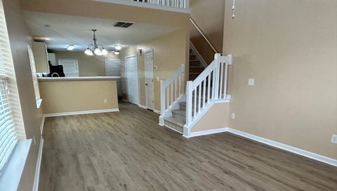 312 Robyns Glen Cir