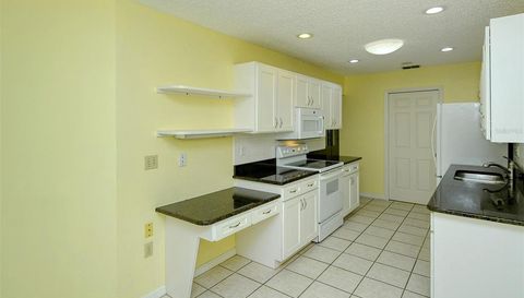 4635 Oak Forest