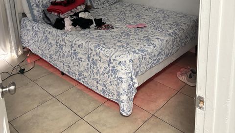 2050 NE 140th St APT 12