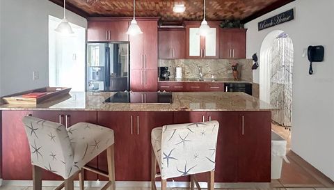 6165 AVE. ISLA VERDE