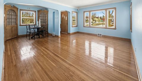 742 Nebraska Avenue E