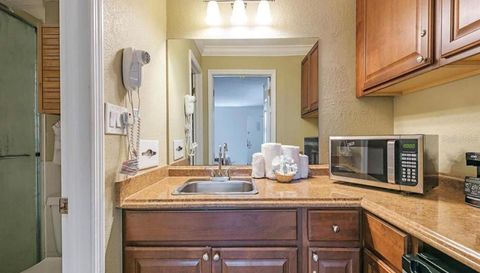 2555 Tamiami Trl N