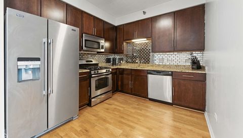 1134 W Granville Avenue