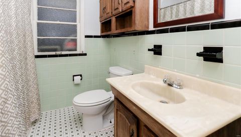 913 E Chain Of Rocks Road