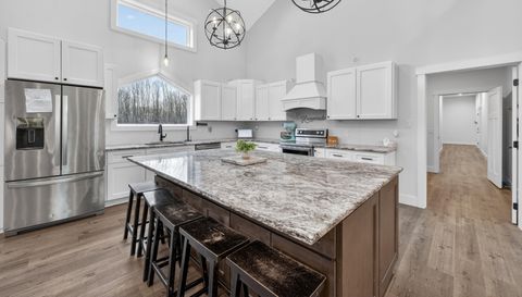 2252 Applegrove St NE