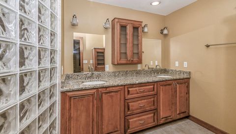 5184 S Riverview Cir