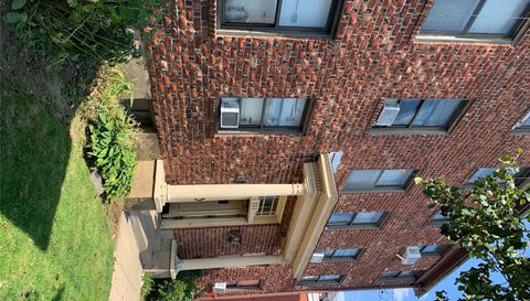 203 Willis Ave