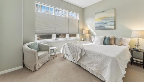 1617 N Oakley Avenue