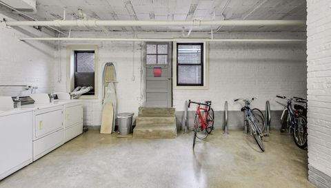 1824 N Lincoln Park West