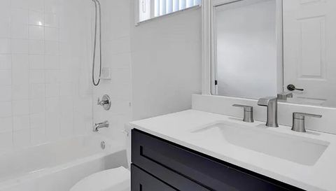 4921 SW 140th Terrace