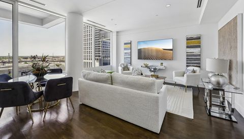 2408 Victory Park Ln