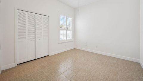 8072 Canyon Lake Cir