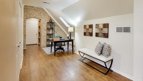 3358 N Monticello Avenue