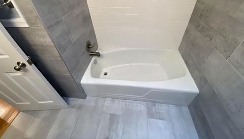 1803 White Oak Hollow NE