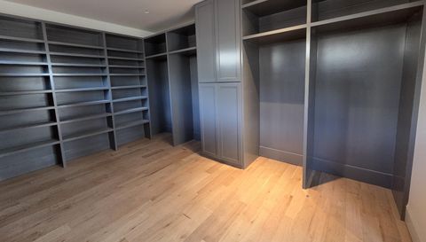 7048 Nichols Cove Dr