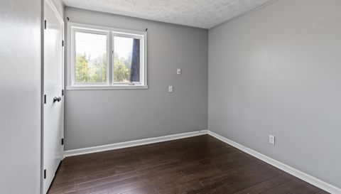 272 Canterbury Dr