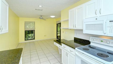 4635 Oak Forest