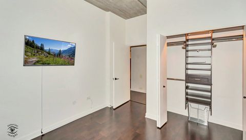 845 N KINGSBURY Street