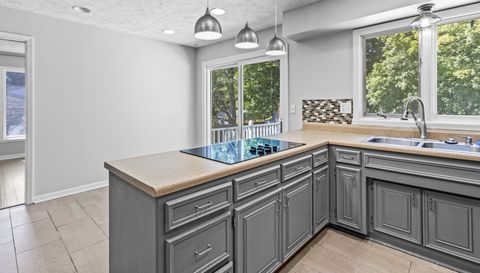 272 Canterbury Dr