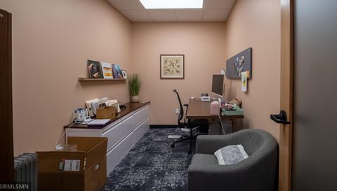 223 Broadway Avenue N