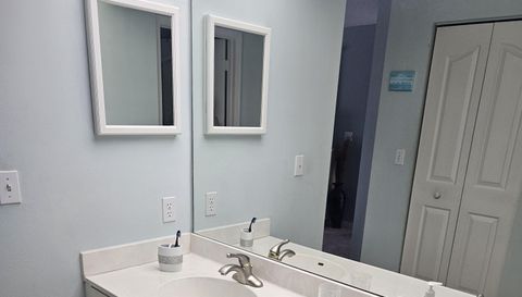 915 New Waterford Dr