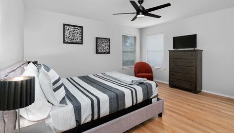 807 Clarence Bohls LN