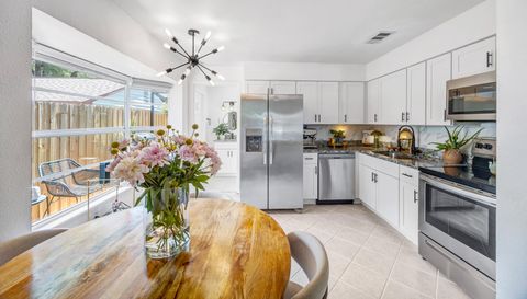 5811 Mabel St