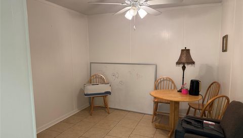 2202 - 2204 N Us Highway 281 Highway N