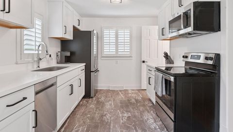 129 Chicago Avenue N