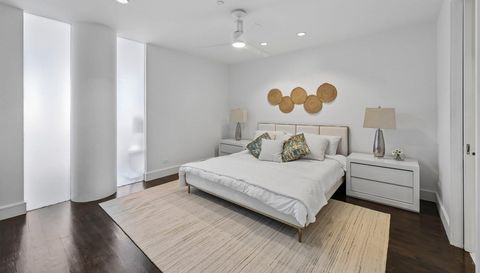 2408 Victory Park Ln