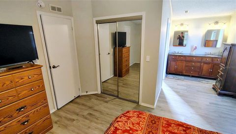 25039 PINE HILL
