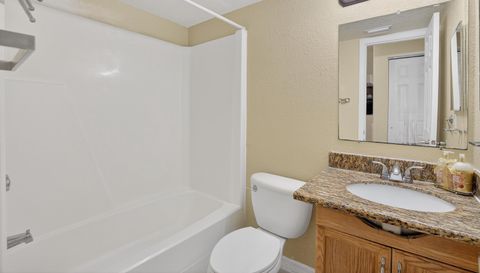 202 Red Maple Pl