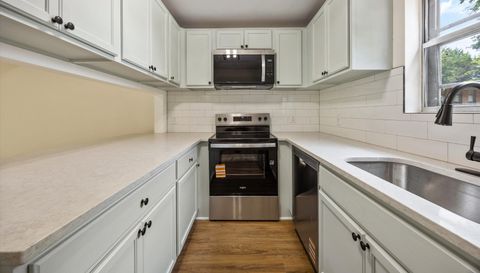 2110 Colony Dr SW