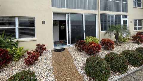 1400 Tarpon Center