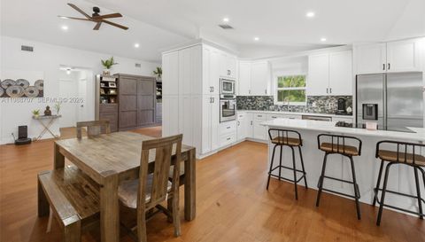 395 89th Ln