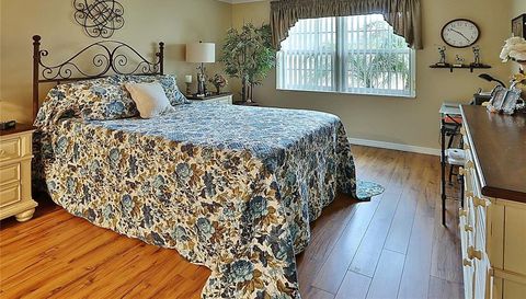 865 MACLAREN DRIVE N