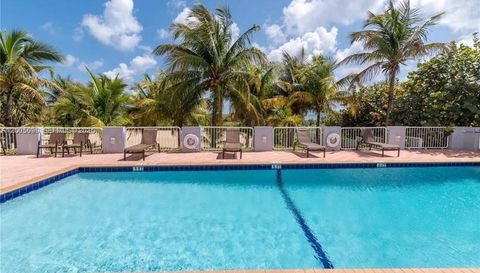 9341 Collins Ave
