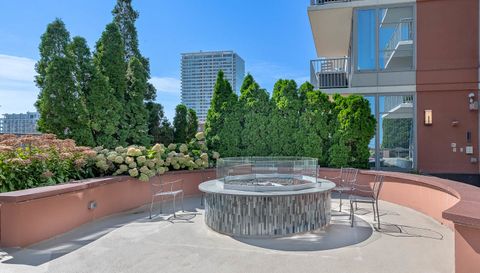 1600 S Prairie Avenue