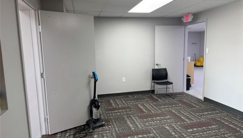 2202 - 2204 N Us Highway 281 Highway N